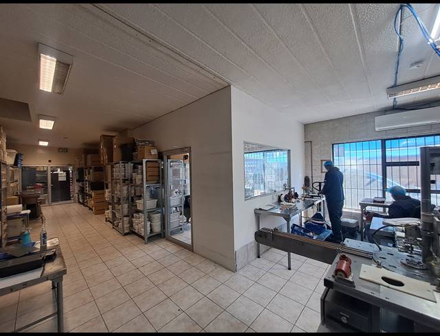 750M² OFFICE FOR SALE IN BRAMLEY